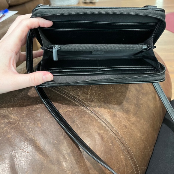 BEIS The Travel Wallet in Black - Picture 8 of 9